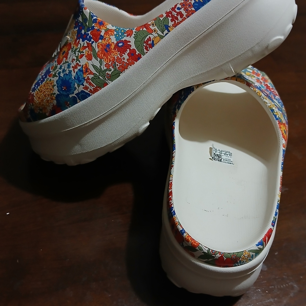 Adidas Clogs - Picture 6 of 9